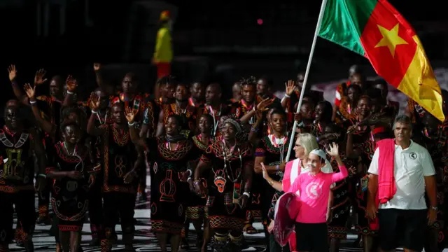 Àwọn eléré ìdárayá tí orílẹ̀-èdè cameroon ń kópa ní ètò ìrìn ẹ̀yẹ níbi ìṣíde Commonwealth