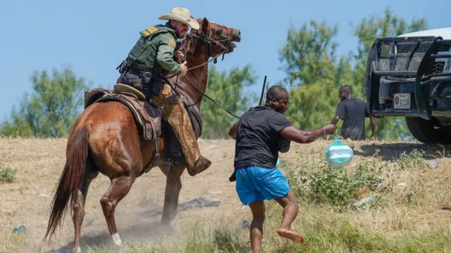 Agente da fronteira a cavalo