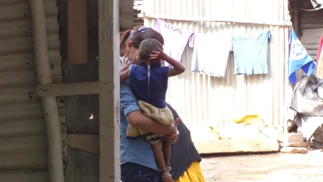 मुलींनी स्वत:च्या भूमिकेवर ठाम राहायला हवं, असं रेखा सांगते.