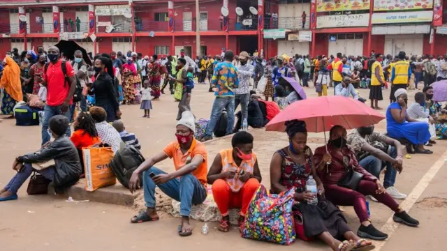Abarindiriye gufata imodoka ngo bave i Kigali, mu kwezi kwa mbere 2021