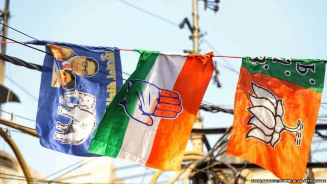 ਸਿਆਸੀ ਪਾਰਟੀਆਂ ਦੇ ਝੰਡੇ