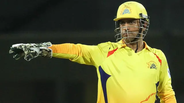 IPL තරගාවලි පහකදී චෙන්නායි සුපර් කිංග්ස් කණ්ඩායමට ශුරතාවලිය දිනා දුන් මහේන්ද්ර සිං දෝනි ඒ අනුව නායකත්වයෙන් ඉවත් කර ඒ වෙනුවට රුට්රාජ් ගායික්වාඩ් පත් කළ බව කණ්ඩායම් කළමනාකාරීත්වය නිවේදනය කරන ලදී.