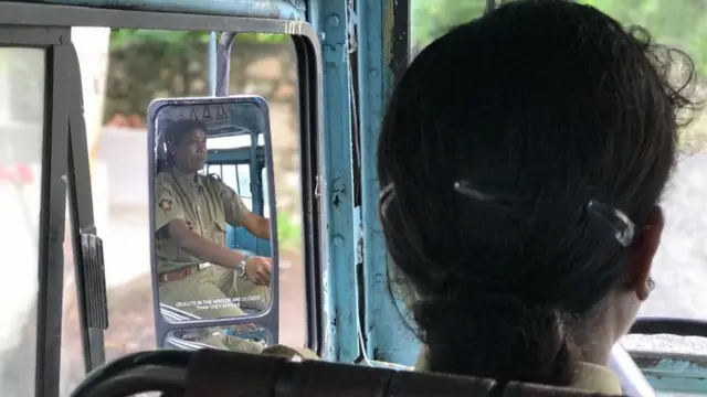 महिला एसटी ड्रायव्हर