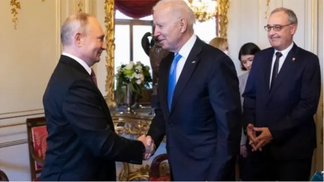 અમેરિકા અને રશિયા વચ્ચે પાછલા અમુક સમયથી યુક્રેન સીમા પર સૈન્યને લઈને વિવાદ ચાલી રહ્યો છે