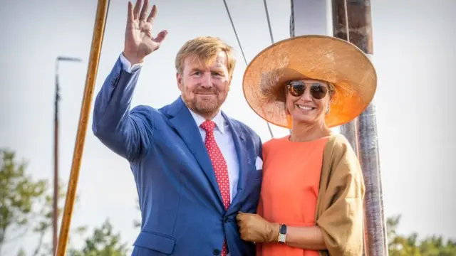 از راست ملکه ماکسیما و پادشاه هلند ویلم الکساندر