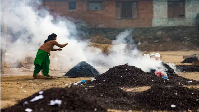 ज़हरीला धुंआं