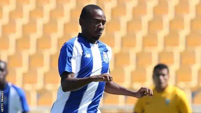 Kelechi Nwakali avec le maillot de Porto