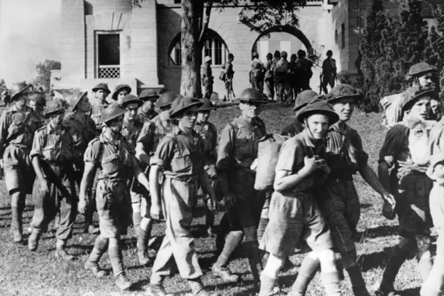 1942年,英軍在新加坡向日軍投降。