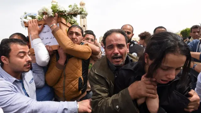 Nisan ayında Mısır'da Kıpti Hristiyanlara ait iki kilisenin bombalanması sonucu 40'dan fazla kişi hayatını yitirmişti.