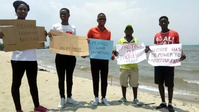 Urwaruko ruriko rurasukura umucanga w'ikiyaga Tanganyika