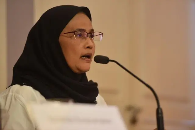 นางอังคณา นีละไพจิตร