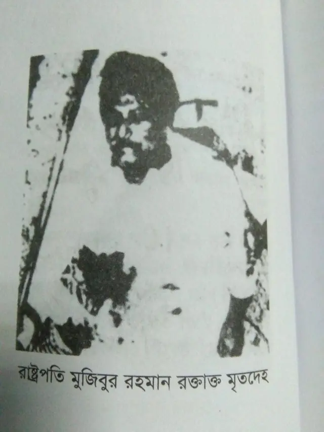 Qiz kuchli oqim bilan olovga siydi Osiyo tombul porno