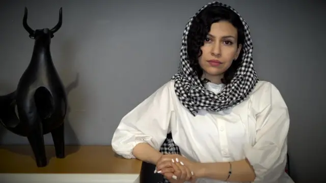 مریم کشاورزی نویسنده، شاعر و همکار فیلم‌نامه‌نویس