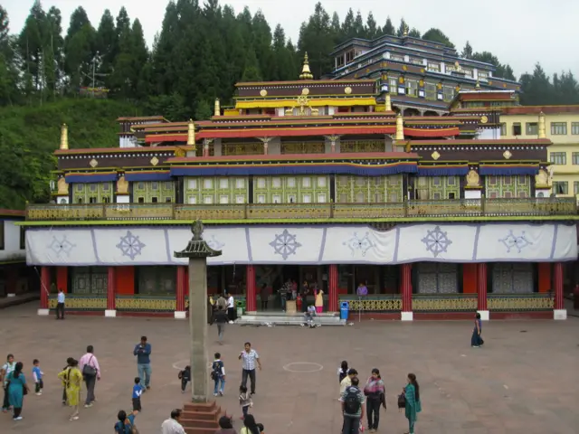 সিকিমের রুমটেক বৌদ্ধবিহার পর্যটকদের আকর্ষণ করে।