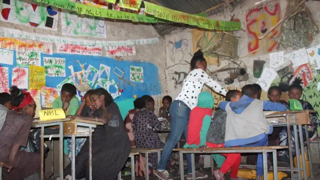 ተምሃሮ ኣብ መምሃሪ ክፍሊ