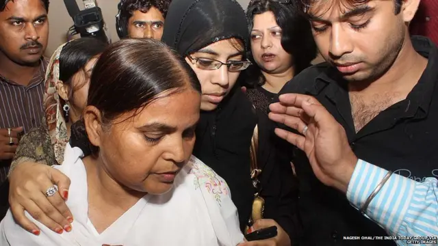 शमीमा कौसर अपने बेटे के साथ