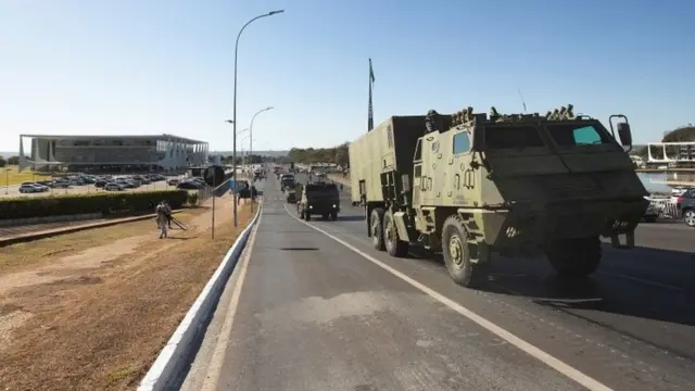 Desfilecomo apostar no mixbet futebolveículos militarescomo apostar no mixbet futebolBrasília