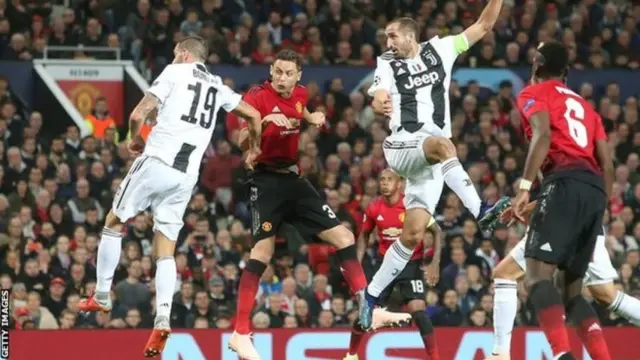 Leonardo Bonucci na Giorgio Chiellini bereka Nemanja Matic na Paul Pogba uburyo bwo kugarira