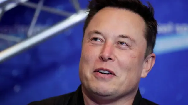 Elon Musk est fondateur de SpaceX et directeur de Tesla