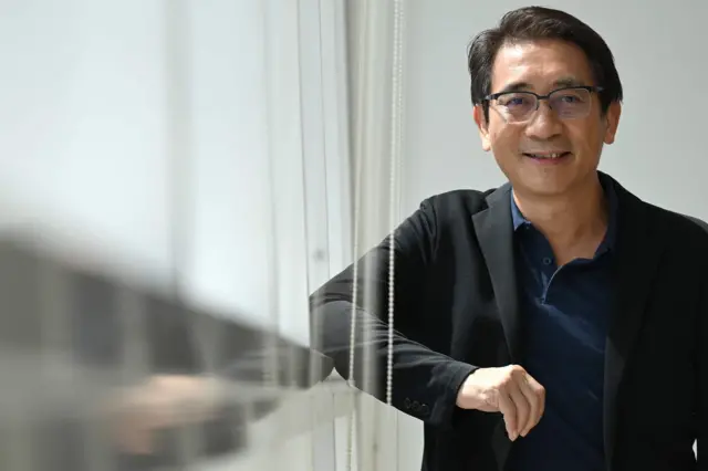 "การสิ้นสุดของสิ่งหนึ่ง คือ การเริ่มต้นของสิ่งใหม่เสมอ" เป็นผลงานลำดับที่ 25 ของ "หนุ่มเมืองจันท์" จากหนังสือรวมบทความจากคอลัมน์ "ฟาสต์ฟู้ดธุรกิจ" ในมติชนสุดสัปดาห์