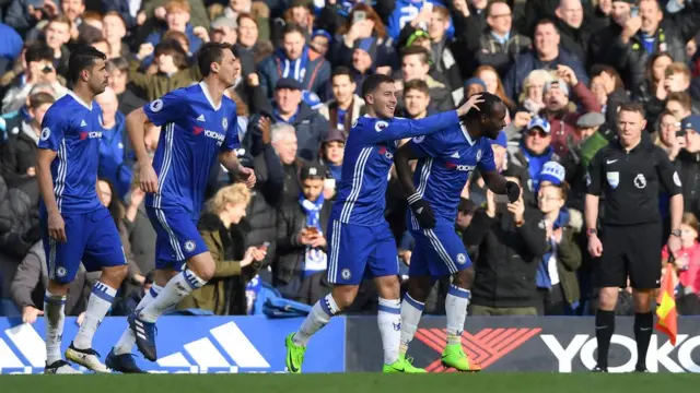 Eden Hazard ghi bàn thứ hai cho Chelsea trong trận thắng Arsenal ngày 4/2