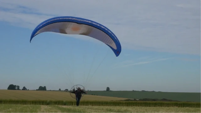 పారామోటార్ గ్లైడింగ్