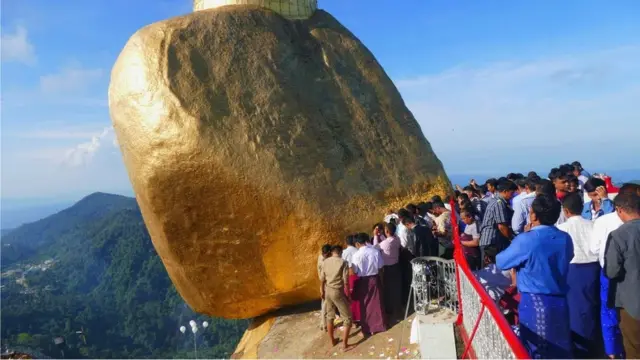 ပြည်တွင်းက ဘုရားဖူးတွေအပြင် ထိုင်း၊ တရုတ်စတဲ့ ပြည်ပနိုင်ငံသားတွေ အများအပြားလည်း လာရောက်ဖူးမြော်လေ့ ရှိ
