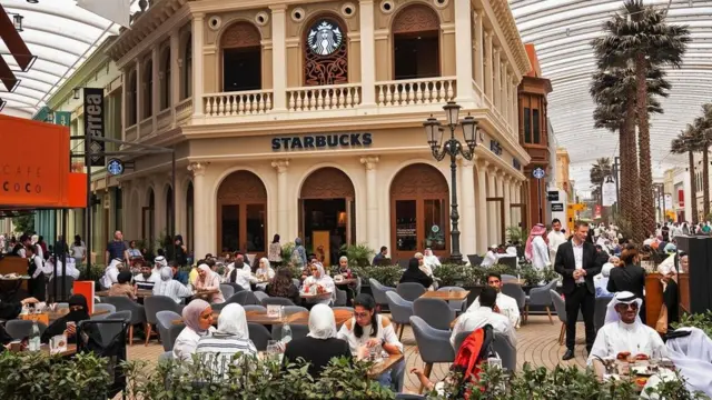 مقهى ستاربكس في مدينة الكويت