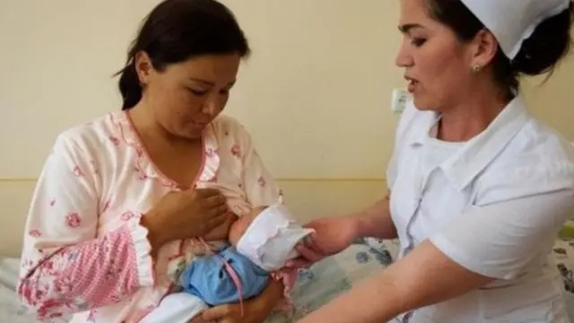 Элди дүрбөлөңгө салган бала сатуу кылмышына шектүү делген дарыгерлердин ысымы коомдук сайттарга жарыяланды