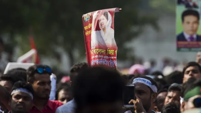 এনপি অভিযোগ করছে, নির্বাচনে তাদের জন্য খুবই প্রতিকুল অবস্থা তৈরি করে রাখা হয়েছে