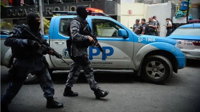 Policiais militaresroleta dos numerosoperação no Rio