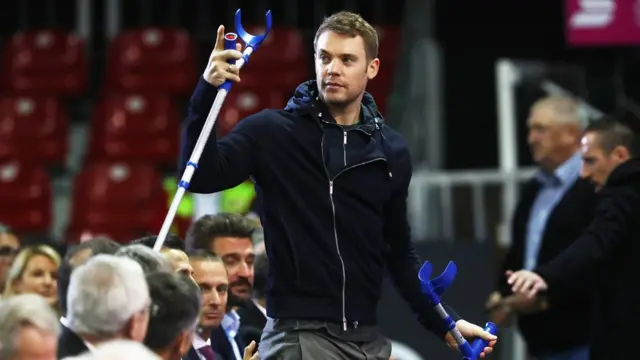 Manuel Neuer éloigné des pelouse depuis six mois à cause d'une fracture d'un pied.