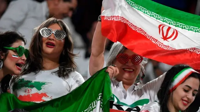 الجماهير الإيرانية خلال مبارة منتخبهم مع اليمن في كأس آسيا 2019