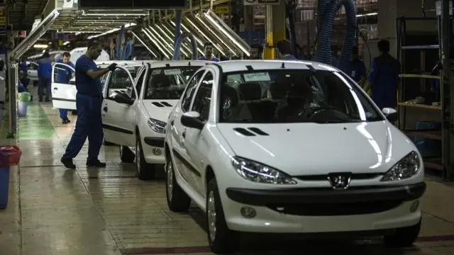 در برنامه ششم توسعه پیش بینی شده که سالانه ۹۵۰ هزار شغل ایجاد شود و نرخ بیکاری از ۱۲/۴ درصد فعلی در پایان برنامه به کمتر از ۹ درصد برسد.