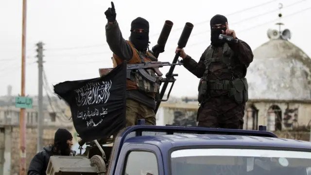 Nusra Cephesi örgütü geçtiğimiz aylarda adını Şam'ın Fethi Cephesi olarak değiştirmiş ve El Kaide ile olan bağını kopardığını açıklamıştı.