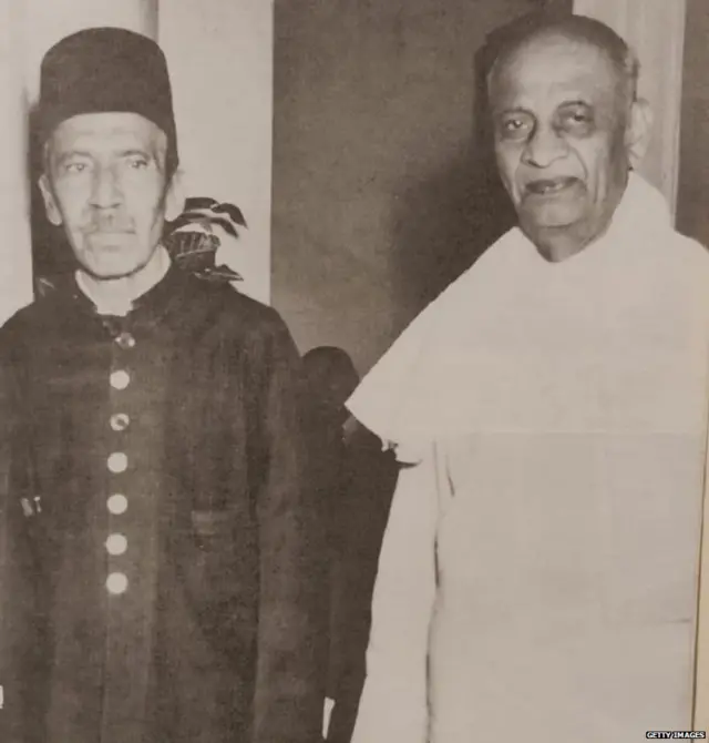 सरदार पटेल यांच्या कठोर निर्णयामुळे निझामाला झुकावं लागलं.