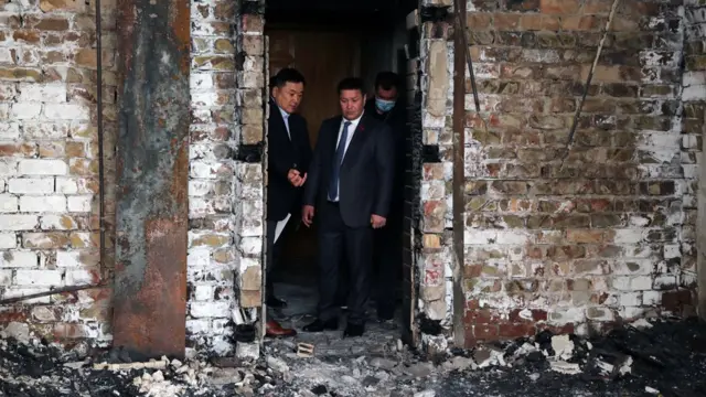 Айрым ЖК депутаттары бир айлык маянасын имаратын оңдоого беришти
