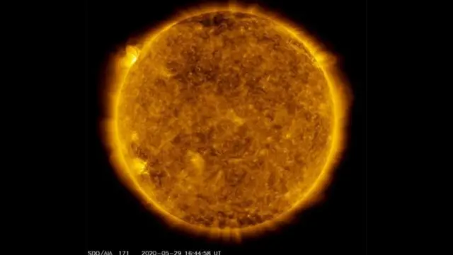 सूर्य, पृथ्वी, अंतराळ