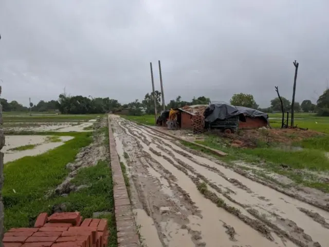 नरेश पासी यांचे घर ज्या भागात आहे, तिथे दलितांची वस्ती जवळजवळ नाहीच आहे.