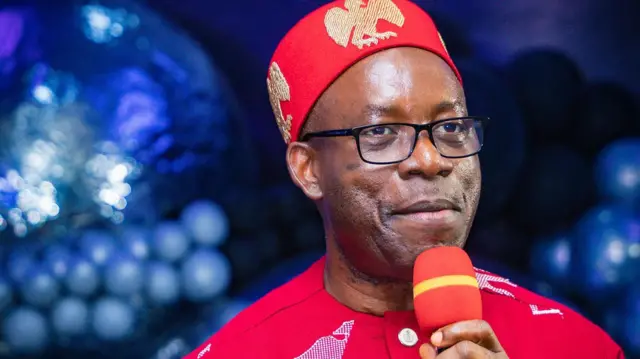 Gọvanọ Soludo tiri ezinaụlọ ndị nwụrụ anwụ aka n'obi.