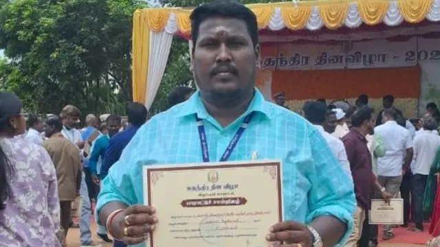 திண்டிவனம் நகராட்சி இளநிலை உதவியாளர் முனியப்பன் காவல்நிலையத்தில் புகார் அளித்தார்.