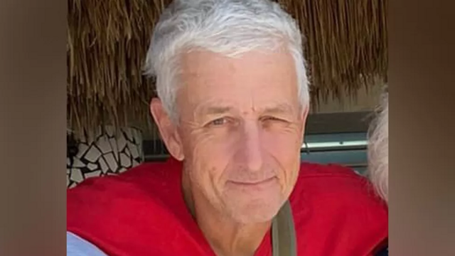 Bernard Cowancassino 1 winfoto com camiseta vermelhacassino 1 winclose