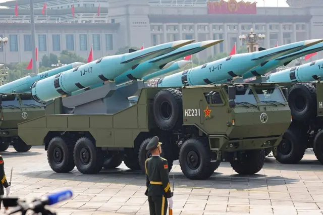 बेइजिङमा प्रदर्शन गरिएका अत्याधुनिक अस्त्रहरू