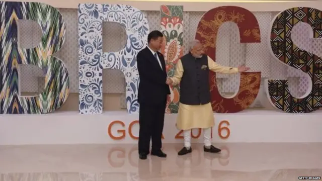 शी जीनपिंग आणि नरेंद्र मोदी