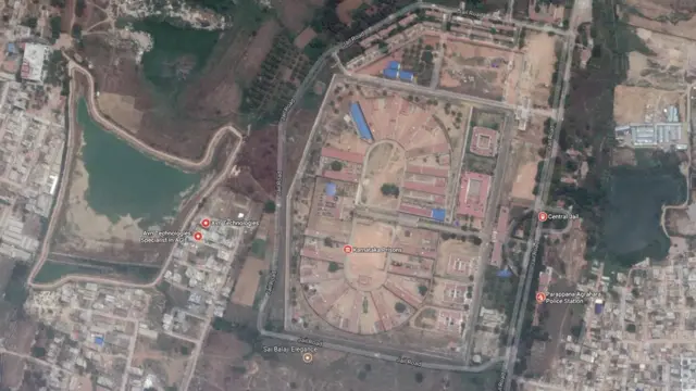 சசிகலாவுக்கு சிறையில் லஞ்சம் வாங்கிக் கொண்டு கூடுதல் வசதிகளா?