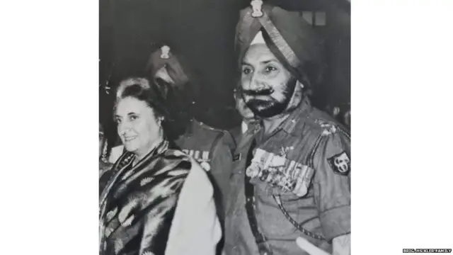 इंदिरा गांधी यांच्यासोबत एचएस क्लेर