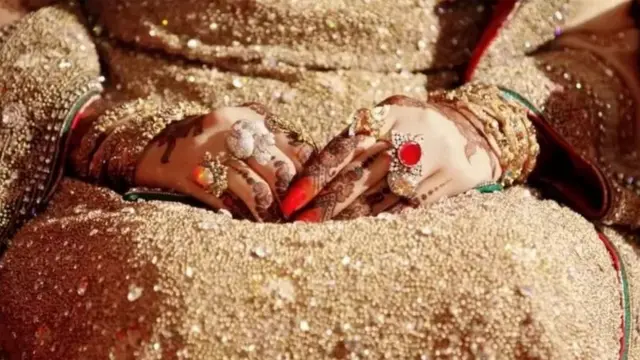 Shacabka magaalada Hyderabad ayaa arooskooda ka gaarsiinaya ka hor dhaqangalka sharciga cusub ee guurka