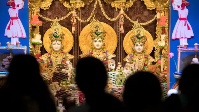 દેવતાઓની મૂર્તિઓ