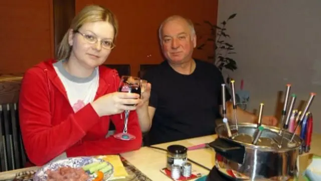 রাশিয়ার সাবেক দ্বৈত গুপ্তচর সার্গেই স্ক্রিপাল এবং তার মেয়েকে নার্ভ এজেন্ট রাসায়নিক দিলে মার্চ মাসে তারা মারাত্মক অসুস্থ হয়ে পরে।