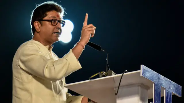 'गेल्या काही दिवसांमधील भाषणांमध्ये राज यांनी मराठी माणूस, परप्रांतीयांचे लोंढे हे नेहमीचे विषय बाजूला ठेवल्याचं दिसत'